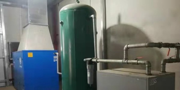 螺桿空壓機要定期放水，否則......